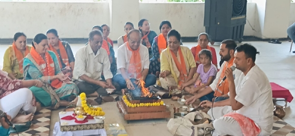 પોરબંદરમાં  વરસાદ  માટે ભાજપે પર્જન્ય યજ્ઞ  યોજ્યો.