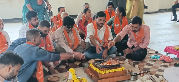 પોરબંદરમાં  વરસાદ  માટે ભાજપે પર્જન્ય યજ્ઞ  યોજ્યો.