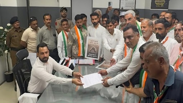 કોંગ્રેસ નું આવેદનપત્ર