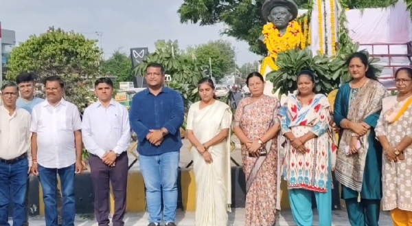 પુષ્પાંજલિ પુષ્પાંજલિ
