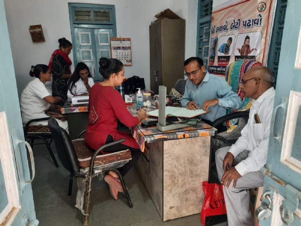 તાલુકા હેલ્થ ઓફિસર દ્વારા આરોગ્ય કેન્દ્રોની મુલાકાત, કાયાકલ્પ પિયર એસેસમેન્ટ યોજાયું