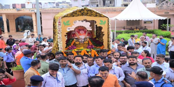 શિવભક્તિના રંગે રંગાયું સોમનાથ: શ્રાવણના બીજા સોમવારે હર હર મહાદેવના નાદ સાથે નીકળી સોમનાથ મહાદેવની ભવ્ય પાલખી યાત્રા