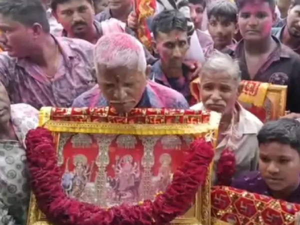 પાટણ તાલુકાના ગદોસણ ગામે દેવીપૂજક પટણી સમાજ દ્વારા દેવી-દેવતાઓના ફોટોની પ્રાણપ્રતિષ્ઠા મહોત્સવનું આયોજન કરવામાં આવ્યું પાટણ તાલુકાના ગદોસણ ગામે દેવીપૂજક પટણી સમાજ દ્વારા દેવી-દેવતાઓના ફોટોની પ્રાણપ્રતિષ્ઠા મહોત્સવનું આયોજન કરવામાં આવ્યું