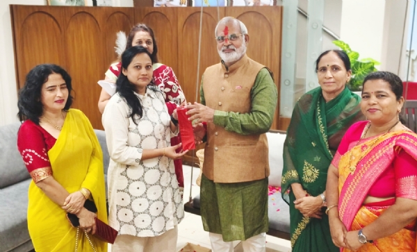 ભરૂચ ભાજપના ઈતિહાસમાં પ્રથમવાર બહેનોએ જિલ્લા પ્રમુખ પ્રકાશ મોદીને રાખડી બાંધી