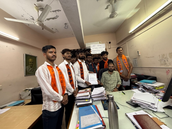 આદિપુર ખાતે ABVP દ્વારા રજૂઆત આદિપુર ખાતે ABVP દ્વારા રજૂઆત