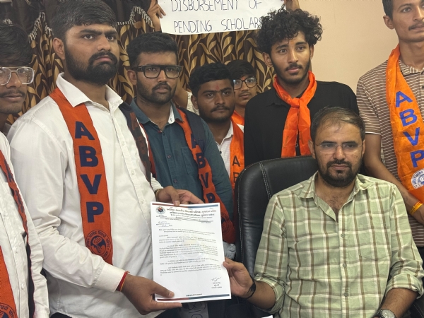 આદિપુર ખાતે ABVP દ્વારા રજૂઆત આદિપુર ખાતે ABVP દ્વારા રજૂઆત