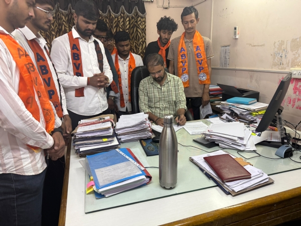 આદિપુર ખાતે ABVP દ્વારા રજૂઆત આદિપુર ખાતે ABVP દ્વારા રજૂઆત