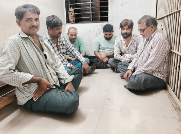 કુતિયાણાના   મહોબતપરા સીમમાં જુગારધામ પર પોલીસનો દરોડો.