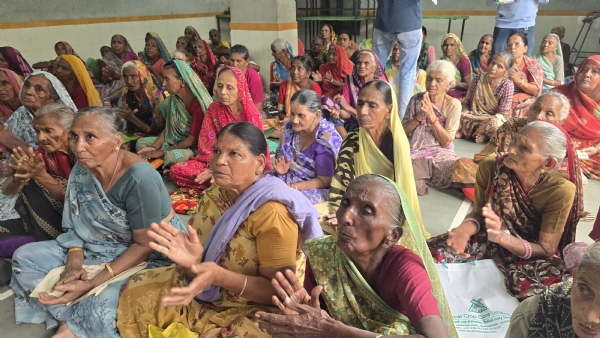 કીટ વિતરણ કીટ વિતરણ