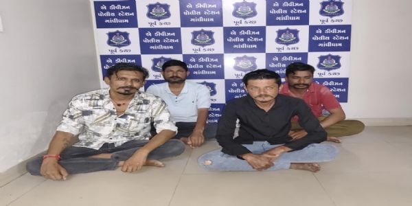 ગાંધીધામમાં જુગારધામ પર પોલીસનો સપાટો: ચાર શખ્સો ઝડપાયા