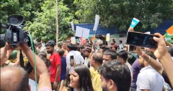 Students stage violent protest in Patna demanding government recruitment