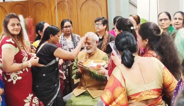 ભરૂચ ભાજપના ઈતિહાસમાં પ્રથમવાર બહેનોએ જિલ્લા પ્રમુખ પ્રકાશ મોદીને રાખડી બાંધી
