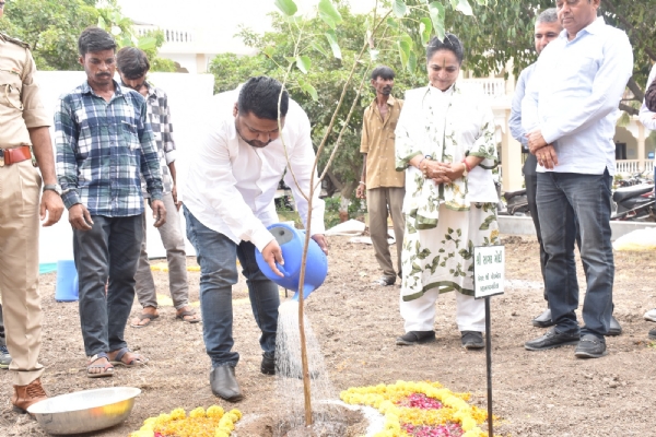 પોરબંદર   ખાતે  મહાનગરપાલિકા  કક્ષાના  77મા વન મહોત્સવની ભવ્ય ઉજવણી કરાઈ.