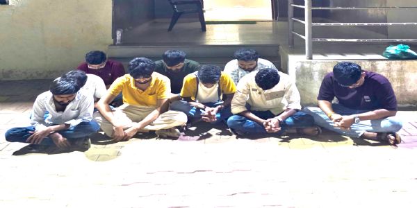 જાબુંડીની વાડીએ તીનપત્તીનો જુગાર રમતા 9 શખ્સ ઝડપાયા, LCBએ ₹60,100નો મુદ્દામાલ કબજે કર્યો