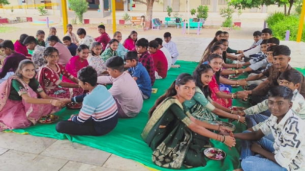 રક્ષાબંધનની ઉજવણી કરવામાં આવી રક્ષાબંધનની ઉજવણી કરવામાં આવી