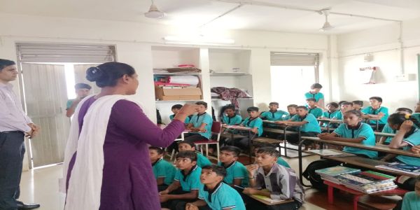 અનુપમ પ્રાથમિક શાળા, મહેસાણામાં બાળકોને માર્ગ સલામતી અંગે જાગૃતિ અપાઈ