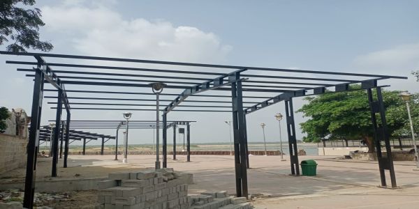 8 મહિના બાદ પણ માધુ પાવડીયા ઘાટ પર શેડ અધૂરો, તડકામાં શ્રદ્ધાળુઓની તર્પણવિધિ