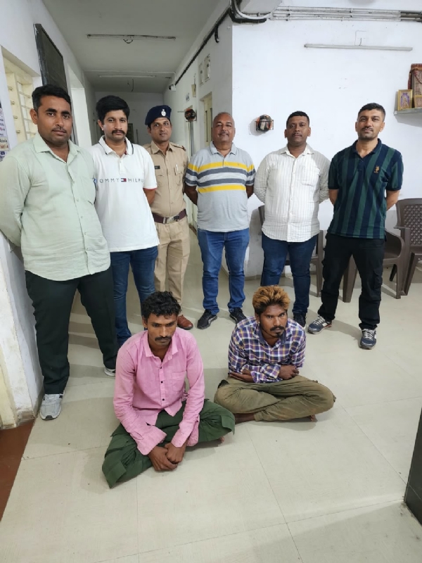 પોરબંદરમાં RMC પ્લાન્ટ માંથીરૂ.1.90 લાખના કોપર વાયરની ચોરીનો ભેદ ઉકેલાયો. પોરબંદરમાં RMC પ્લાન્ટ માંથીરૂ.1.90 લાખના કોપર વાયરની ચોરીનો ભેદ ઉકેલાયો.