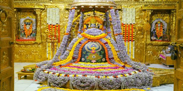 શ્રાવણ શુક્લ ચતુર્દશી અને પૂનમની સંયુક્ત તિથિ પર સોમનાથ મહાદેવને અર્ક પુષ્પ શ્રૃંગાર