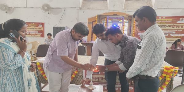 જૂનાગઢ ખાતે સંસ્કૃત સપ્તાહ મહોત્સવ અંતર્ગત તેજસ્વી વિદ્યાર્થીઓને પ્રોત્સાહિત કરવા માટે સન્માન સમારોહ કાર્યક્રમ યોજાયો