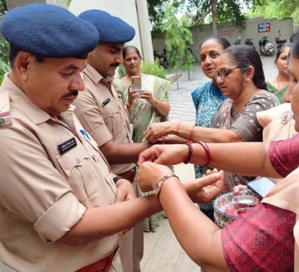 રક્ષાબંધનની ઉજવણી