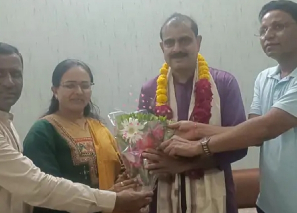 પાટણના રેસ્ટ હાઉસ ખાતે ધારાસભ્ય ડૉ. કિરીટભાઈ પટેલનો જન્મદિવસ ઉજવાયો પાટણના રેસ્ટ હાઉસ ખાતે ધારાસભ્ય ડૉ. કિરીટભાઈ પટેલનો જન્મદિવસ ઉજવાયો