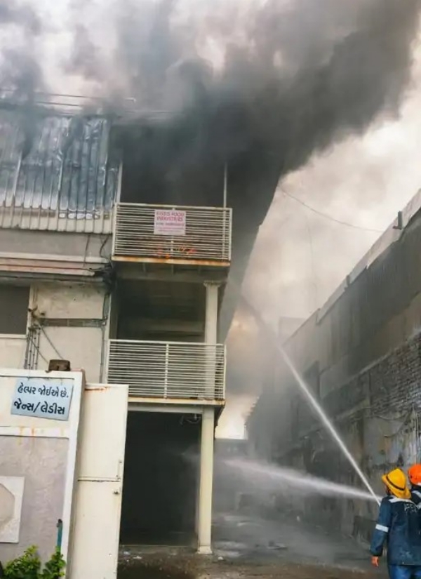 Massive fire breaks out in Naroda GIDC Phase-3, Ahmedabad Massive fire breaks out in Naroda GIDC Phase-3, Ahmedabad