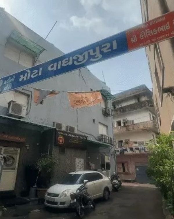 Raid continues for over 20 hours at Manpasand Club in Dariapur Raid continues for over 20 hours at Manpasand Club in Dariapur