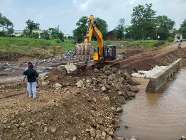 restore roads after heavy rains in Narmada district restore roads after heavy rains in Narmada district