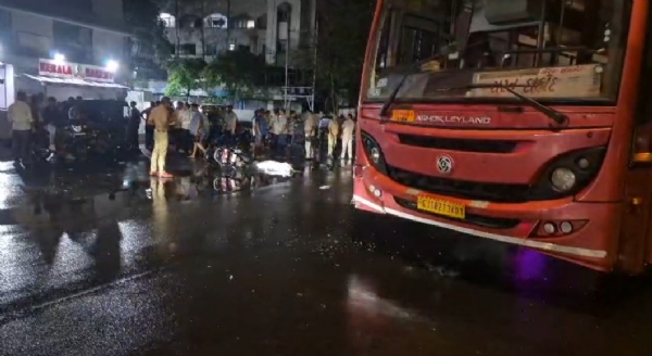 એસટી બસ
