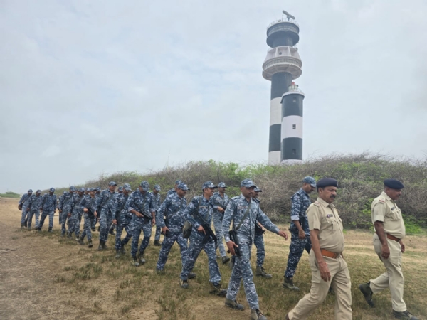 મરીન કમાન્ડો દ્વારા દરિયા કિનારે સઘન પેટ્રોલિંગ