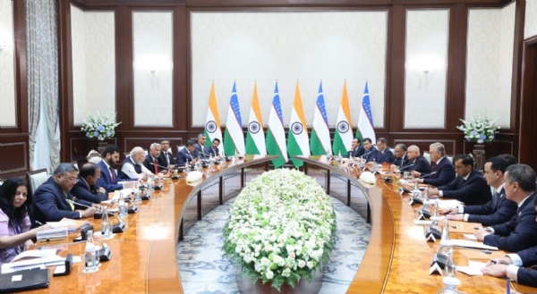 प्रतिनिधिमंडल स्तर की वार्ता करते दोनों देशों के नेता प्रतिनिधिमंडल स्तर की वार्ता करते दोनों देशों के नेता