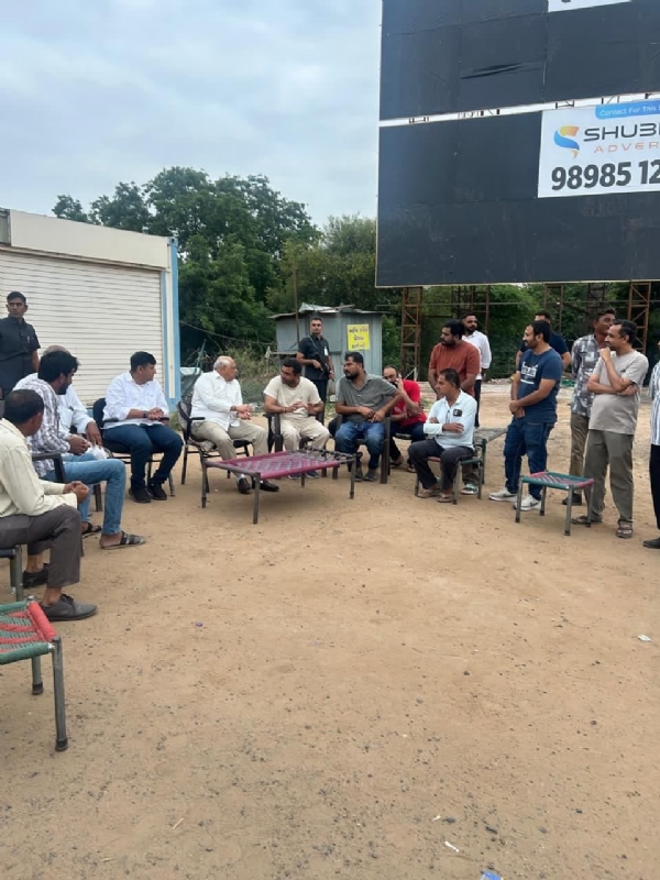 મુખ્યમંત્રી ભૂપેન્દ્ર પટેલની સાહજિકતાનું વધુ એક ઉદાહરણ, મેવડ ગામે ગ્રામીણ યુવાઓ સાથે સંવાદ