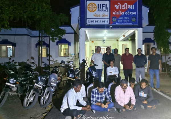 રાજકોટ રેન્જ પોલીસનો જુગાર દરોડો રાજકોટ રેન્જ પોલીસનો જુગાર દરોડો