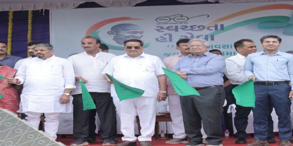 વડાપ્રધાન નરેન્દ્રભાઈ મોદીના નવસારી આગમનને લઈને જિલ્લામાં ‘માઇક્રો સફાઈ અભિયાન’નો પ્રારંભ : સી.આર. પાટીલ