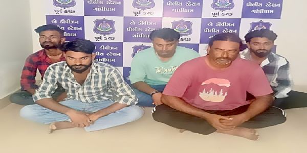 મહેશ્વરીનગરમાં ખુલ્લી જગ્યાએ જુગાર રમતા 5 શખ્સ ઝડપાયા, ગાંધીધામ A-ડિવિઝન પોલીસની કાર્યવાહી