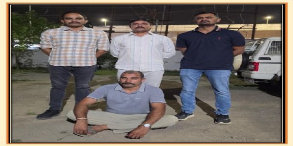નવ વર્ષથી નાસતા-ફરતા ઇંગ્લિશ દારૂના ગુનાના આરોપીને ભાવનગર પેરોલ ફર્લો સ્કવોડે ઝડપી પાડ્યો