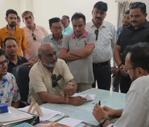 પાટણમાં ગટરની સમસ્યાથી લોકો પરેશાન, 48 કલાકમાં ઉકેલ નહીં આવે તો આંદોલનની ચીમકી