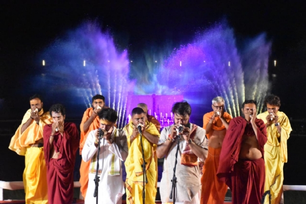 વડનગરના શર્મિષ્ઠા તળાવના કિનારે ‘વડનગર શ્રાવણોત્સવ’ની ભવ્ય ઉજવણી વડનગરના શર્મિષ્ઠા તળાવના કિનારે ‘વડનગર શ્રાવણોત્સવ’ની ભવ્ય ઉજવણી