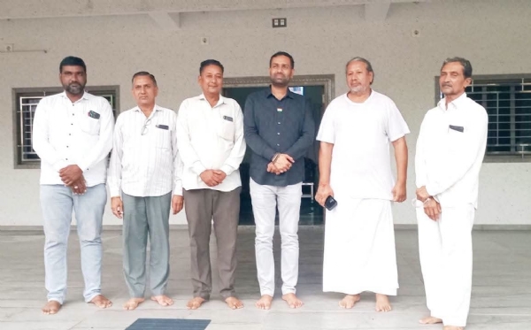 નેસડી ખોડિયાર મંદિરે રાજ્ય મંત્રી કૌશિકભાઈ વેકરિયાના દર્શન, લવજીબાપુ સાથે કરી શુભેચ્છા મુલાકાત
