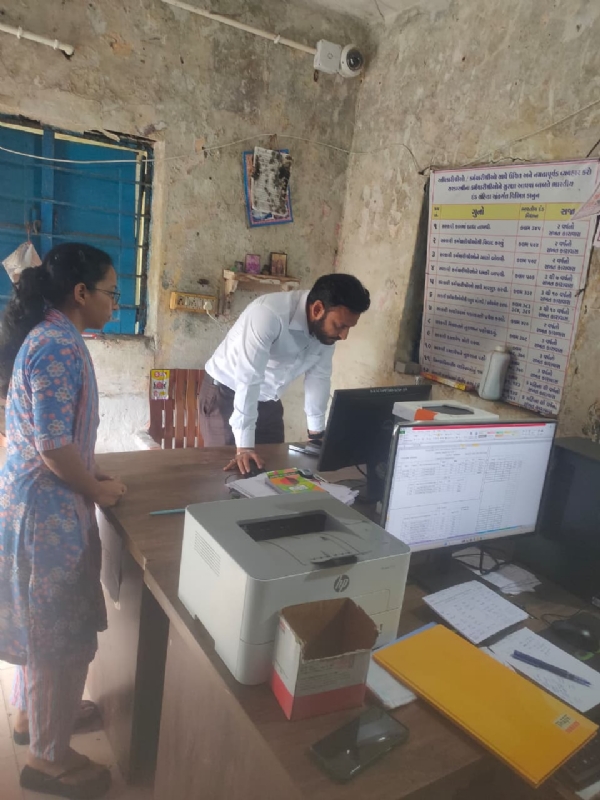Narmada Supply Department conducts surprise inspection of fair price shops in Dediapada and Sagbara talukas