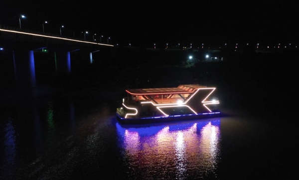 a grand cruise with a capacity of 600 tourists on the Narmada River