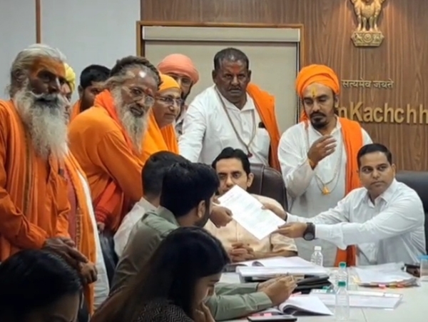 સાધુ સંત સમાજ દ્વારા આવેદન આપવામાં આવ્યું