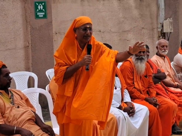 સાધુ સંત સમાજ દ્વારા આવેદન આપવામાં આવ્યું
