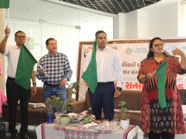 બેક ટુ સ્કૂલ કાર્યક્રમ
