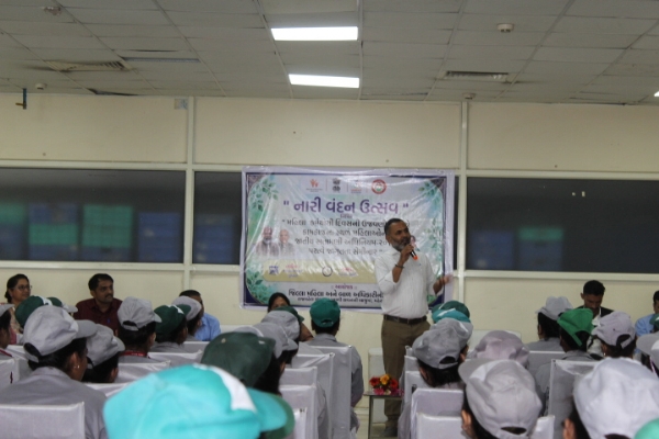 દેદીયાસણ GIDCમાં મહિલા સુરક્ષા અને સરકારી યોજનાઓ અંગે જાગૃતિ કાર્યક્રમ યોજાયો