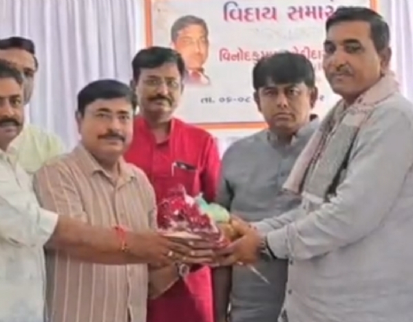 સિદ્ધપુરમાં તલાટી વી.કે. પટેલના વયમર્યાદાને કારણે નિવૃત્તિ વિદાય સમારંભનું આયોજન કરવામાં આવ્યું. સિદ્ધપુરમાં તલાટી વી.કે. પટેલના વયમર્યાદાને કારણે નિવૃત્તિ વિદાય સમારંભનું આયોજન કરવામાં આવ્યું.