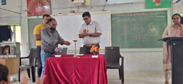 અખિલ ભારતીય રાષ્ટ્રીય શૈક્ષિક મહાસંઘ દ્વારા ગુરુ વંદના કાર્યક્રમ