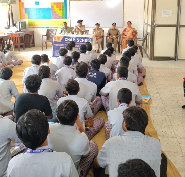 પોરબંદરમાં સાયબર સુરક્ષાસાથે આત્મરક્ષણના પાઠ.