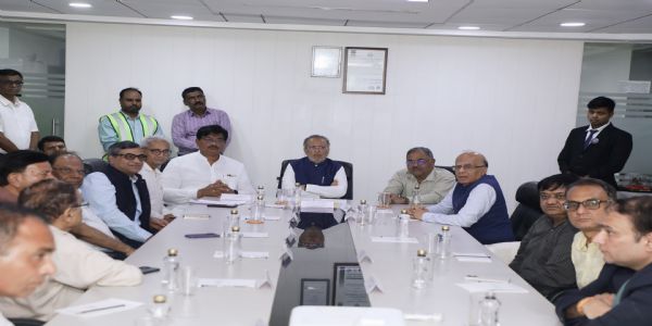 મંત્રી અર્જુન મોઢવાડિયાએ નારોલ ટેક્સટાઇલ ઇન્ફ્રાસ્ટ્રક્ચર એન્ડ એન્વાયરો મેનેજમેન્ટની મુલાકાત લીધી